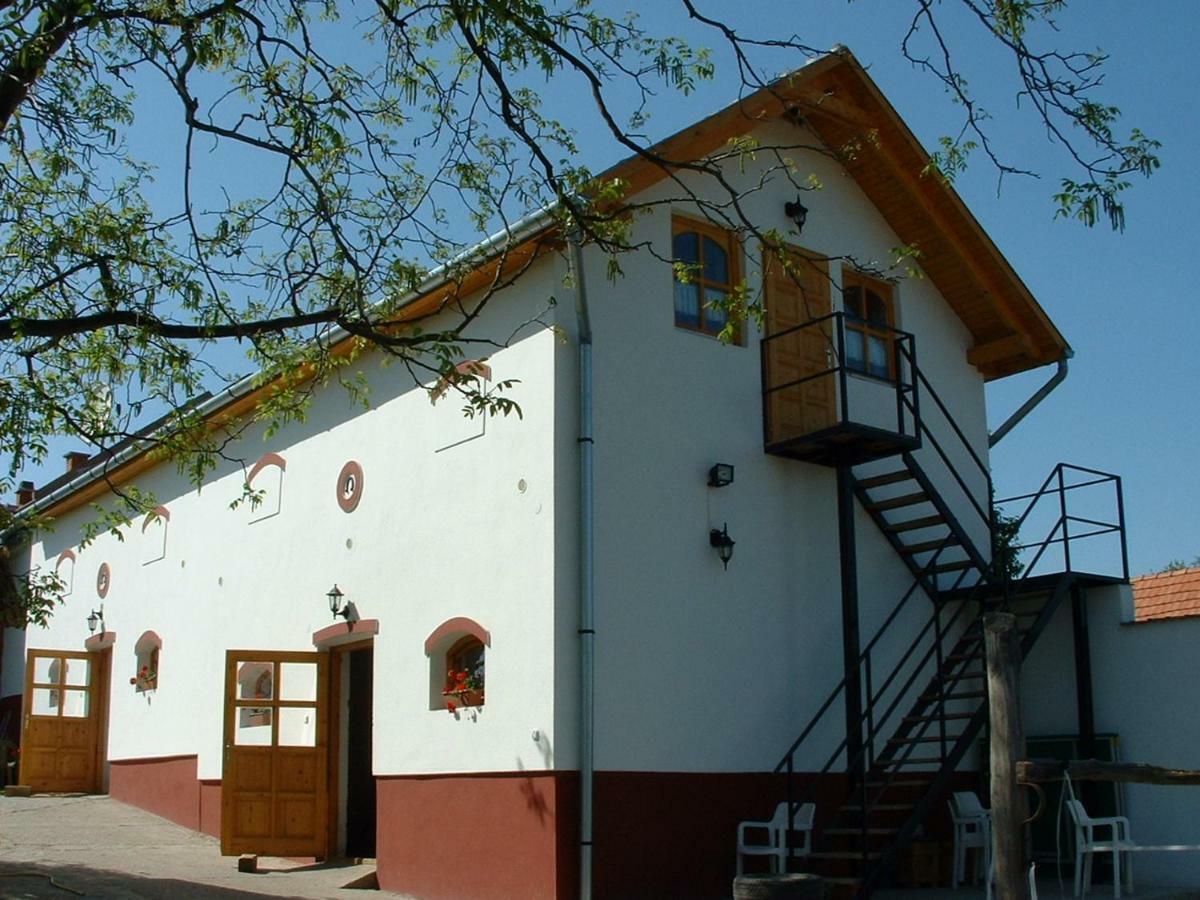 Nyerges Lovasudvar Apartment *
